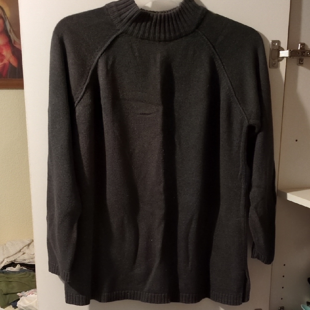 JEANNE PIERRE Gray Turtleneck Sweater with Ribbed Collar